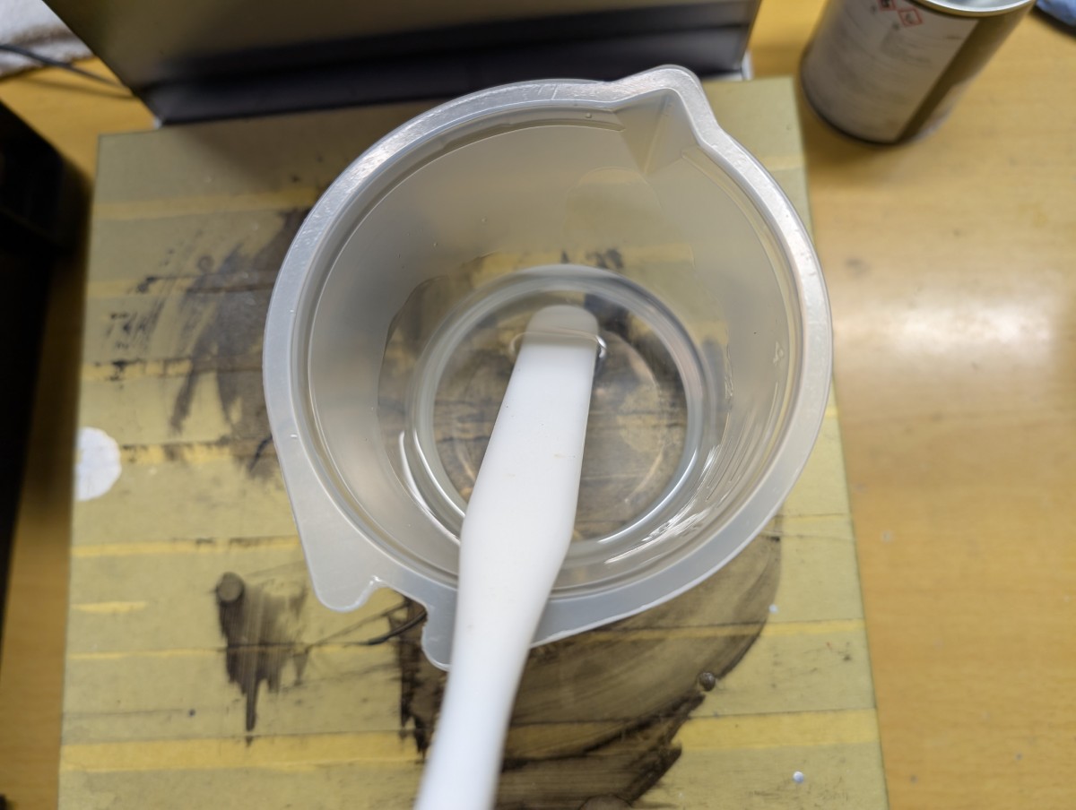 ヘッドライト専用クリアーを混ぜ合わせた画像